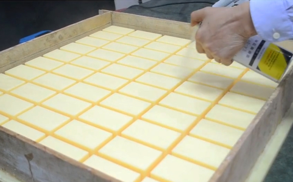 模具硅橡膠操作為什么要用脫模劑？