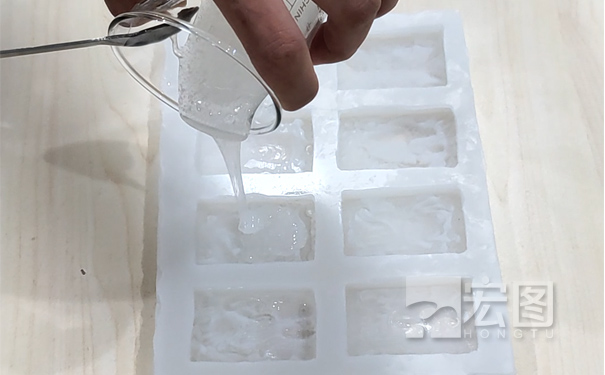 硅膠模具能倒液體硅膠嗎？