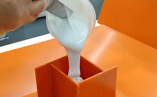 模具硅橡膠灌模時間是什么？